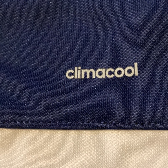 Adidas boys sweat shirt. Boys size M. - Picture 3 of 6